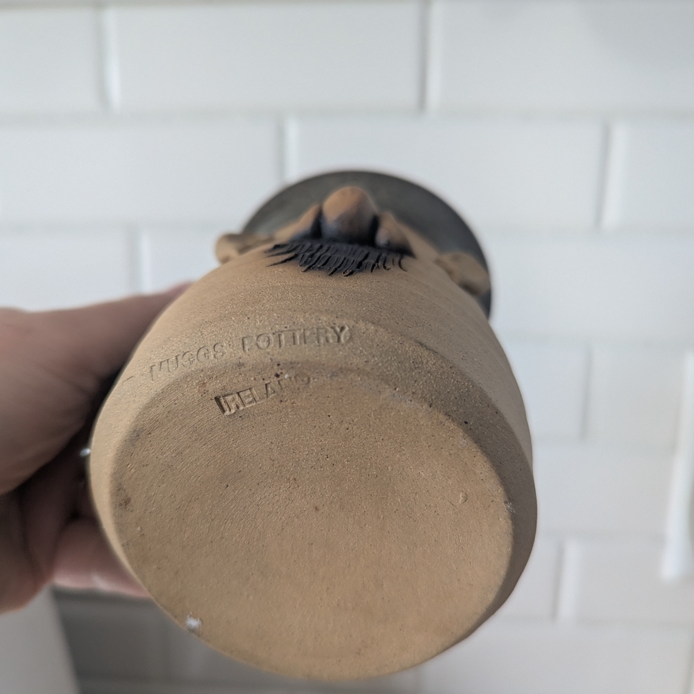 Handcrafted Ceramic Mug with Face Design - Black and Tan - Picture 2 of 3